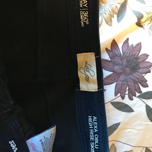 Lola Jeans: Skinny Embrace your Curves - Picture 4 of 6